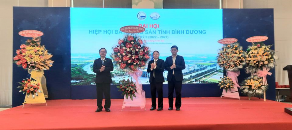 Ông Nguyễn Văn Quân – Tổng giám đốc công ty TNHH Đầu tư và Phát Triển Sài Gòn Land ( 1 trong 18 Ủy viên ban chấp hành )